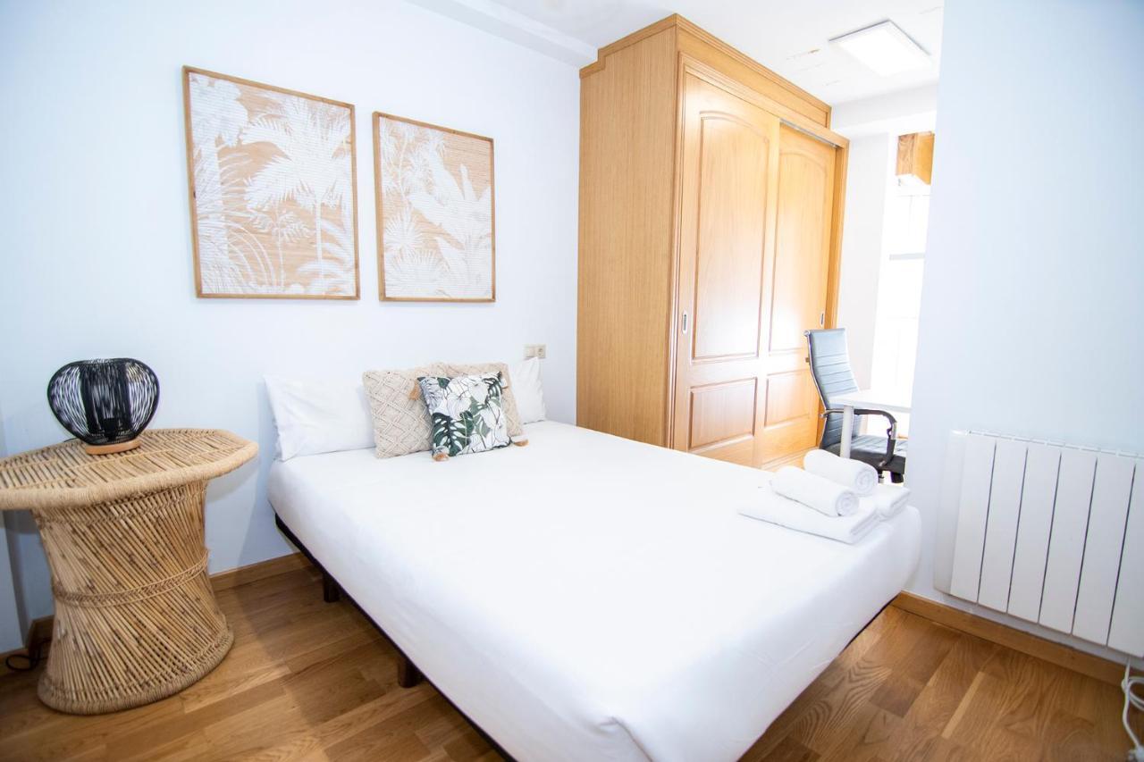 Bright Entire Apartment- Gp 1A Сантьяго-де-Компостела Экстерьер фото